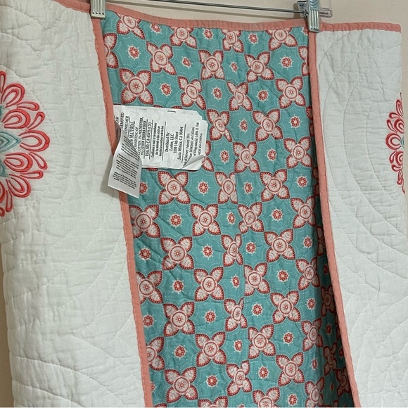 Levtex Baby Crib Embroidered Quilt Blanket EUC - Picture 6 of 8